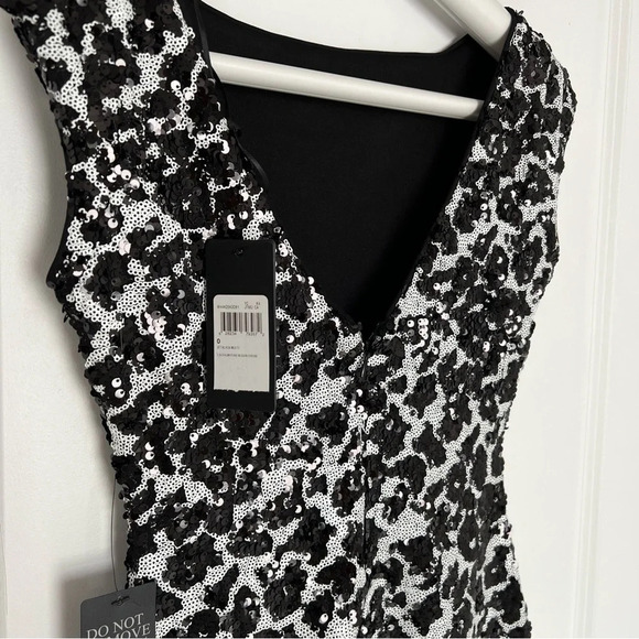 Elegant Black and White Floral Dress - Picture 5 of 8